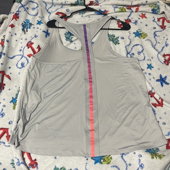 Under armor tank top - Picture 5 of 5